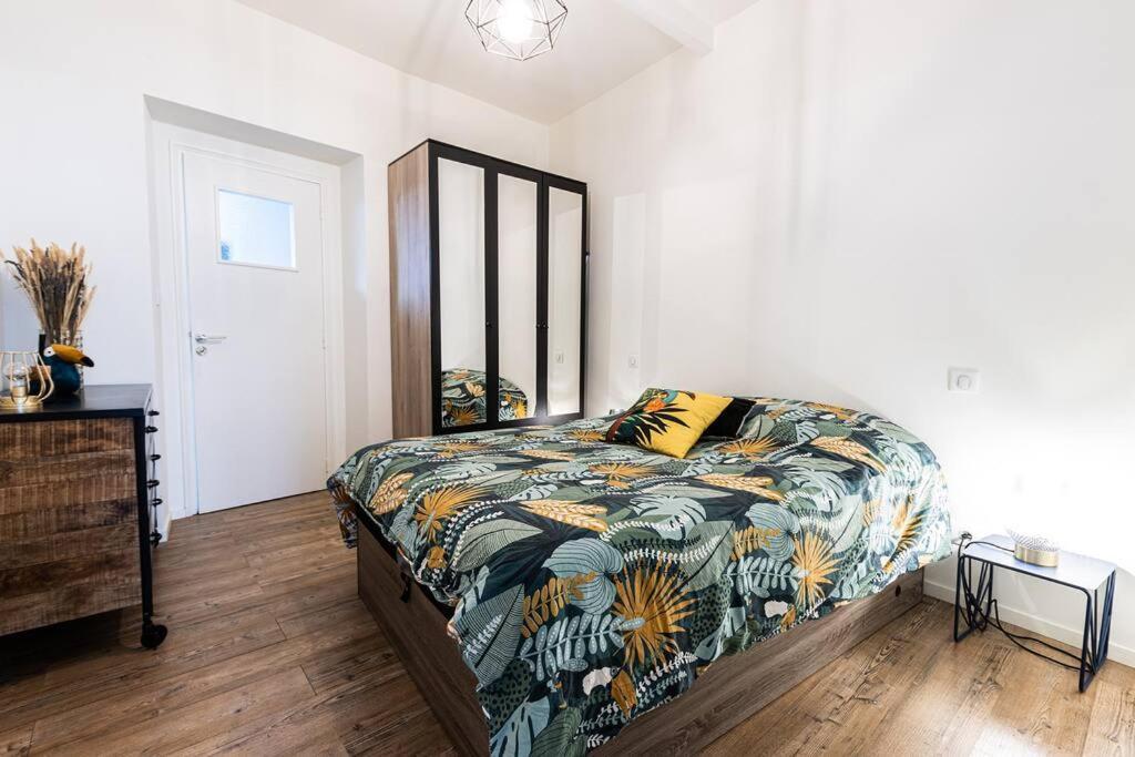 Апартаменты Cocooning Au Coeur De La Cite Imperiale Аяччо Экстерьер фото